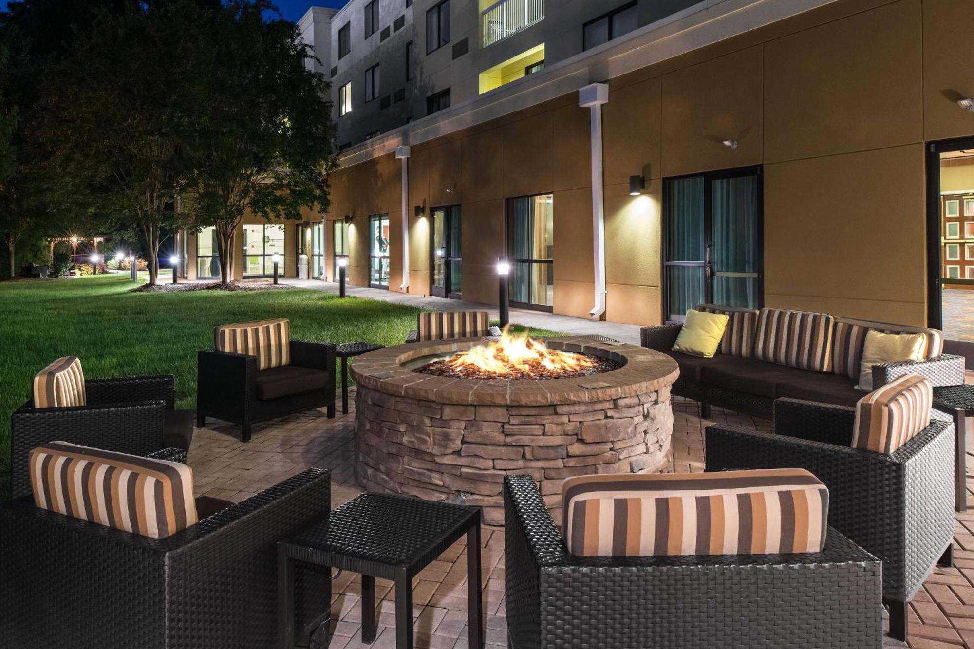 Courtyard By Marriott Charlotte Gastonia Hotel Exterior foto